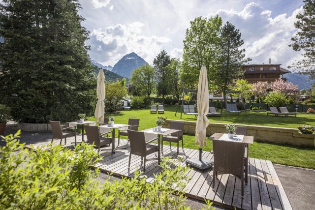 Hotel Auszeit Pertisau 05 2018 Cafetische hinten 1