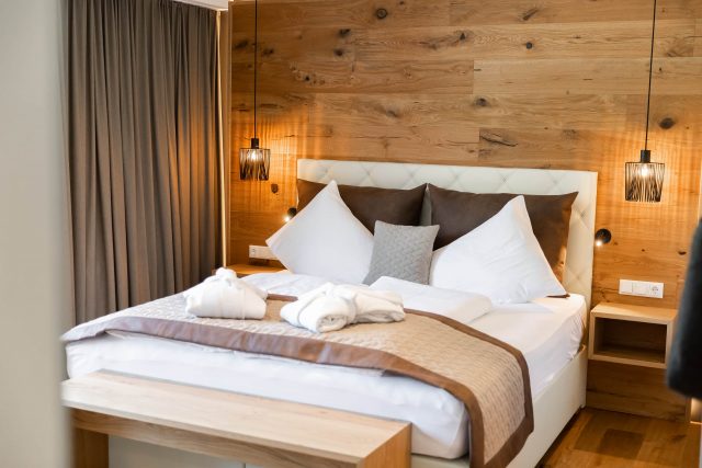 Gemütliches Schlafzimmer mit modernem Design