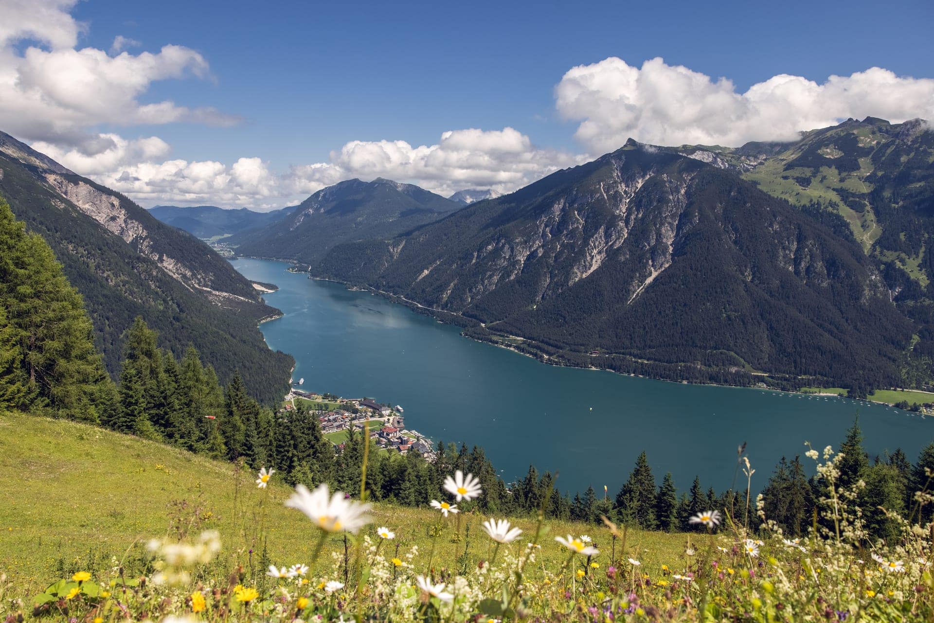 sommer wandern achensee pertisau ausblick see