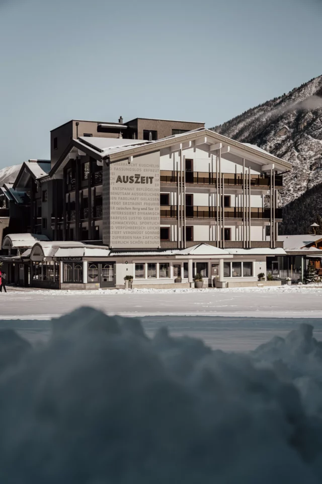 Hotel Auszeit im winterlichen Schnee